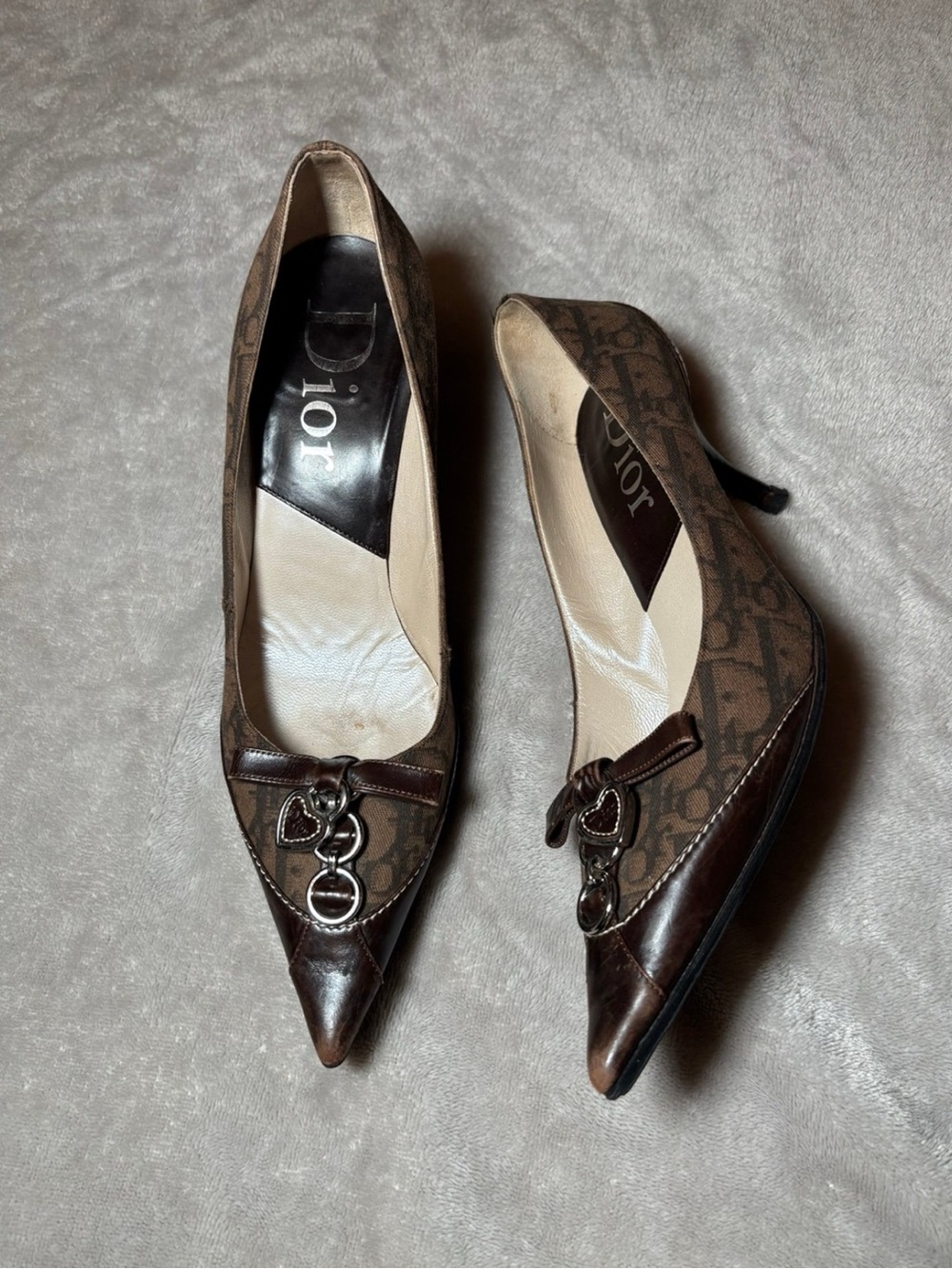 Christian Dior Vintage 2006 Romantique Trotter Heart Lock Charm Heels